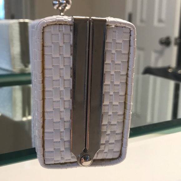 Small White Clutch - Picture 5 of 6